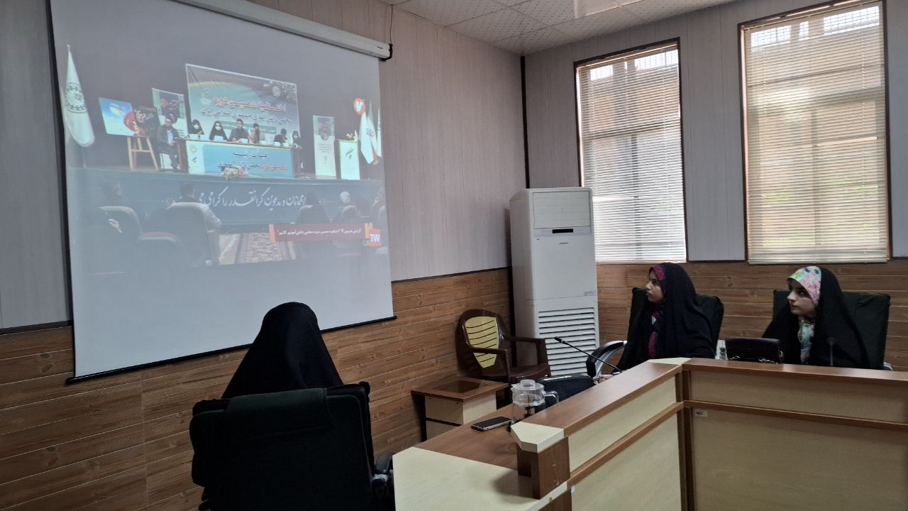 نشست صمیمی اعضای مجلس دانش‌آموزی و خبرنگاران پانا با معاون تربیت‌بدنی و سلامت آموزش و پرورش قم