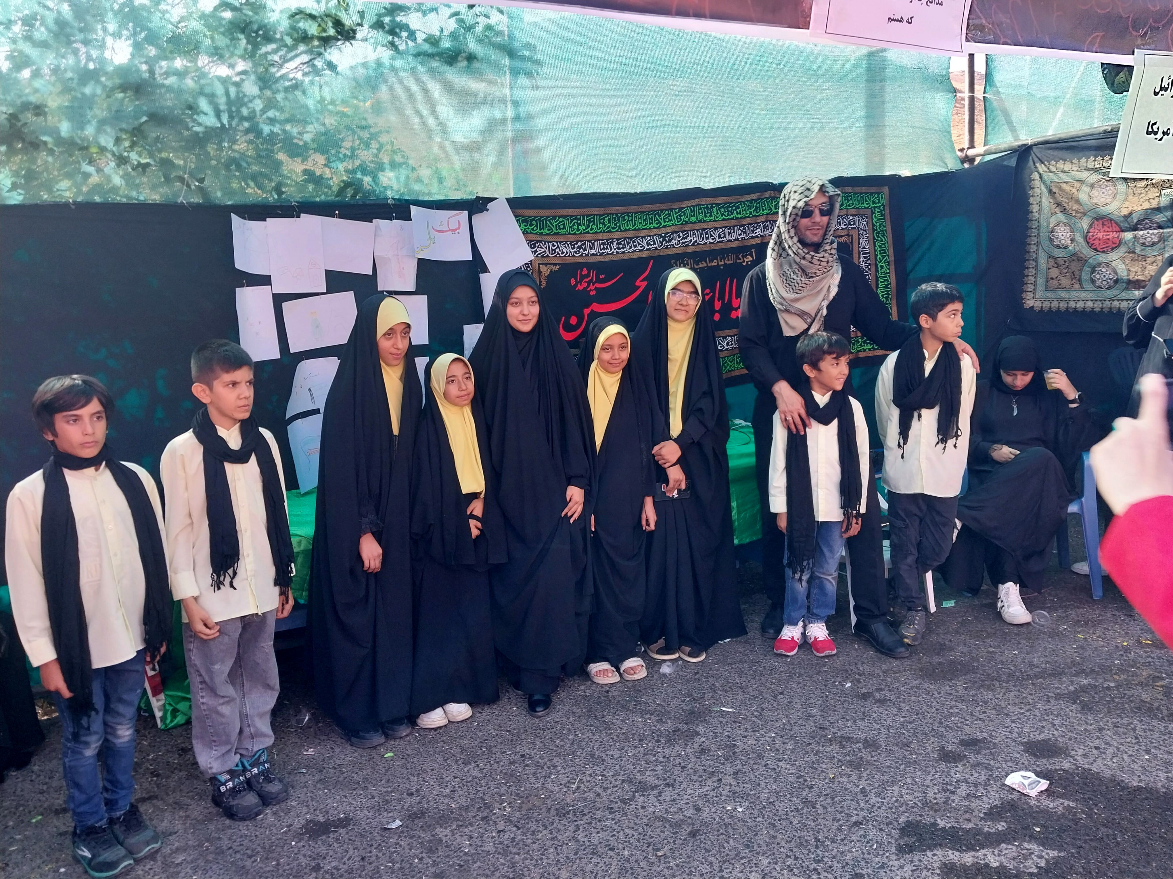 خدمت‌رسانی پیشتازان و خبرنگاران دانش‌آموزی در موکب عشاق‌الحسین گاوازنگ