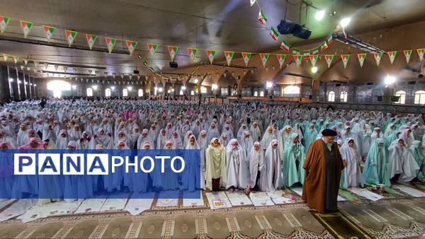 نماز جماعت انسجام‌بخش جشن تکلیف دختران بویراحمدی