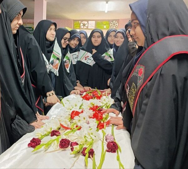 دبیرستان دخترانه شاهد قدسیان میزبان پیکر مطهر شهید گمنام