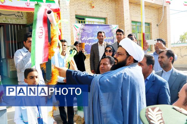 زنگ ایثار و مقاومت در مدارس ریگان 