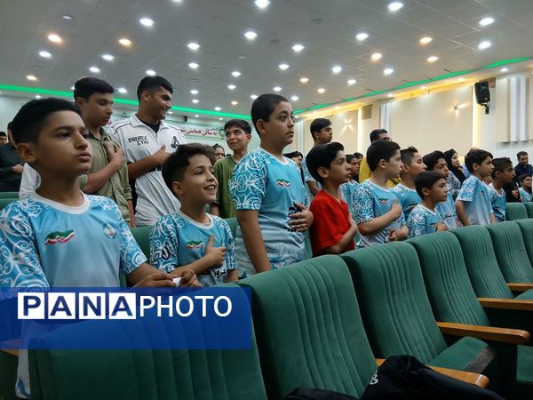 برگزاری مراسم تقدیر و تجلیل از دانش آموزان فوتبالیست باشگاه میعاد 