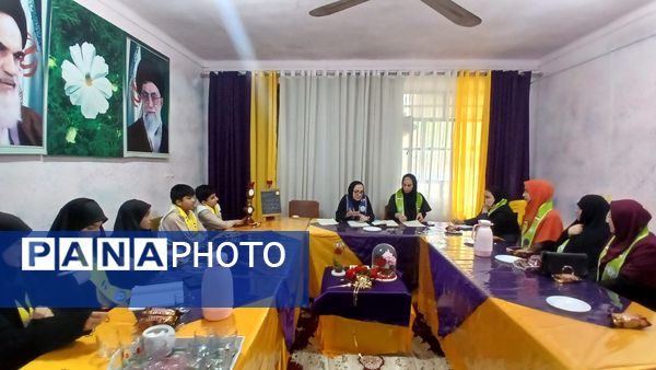 جلسه مربیان منتخب جهت آموزش توانمند سازی مربیان و دانش آموزان پیشتاز محمود‌آباد