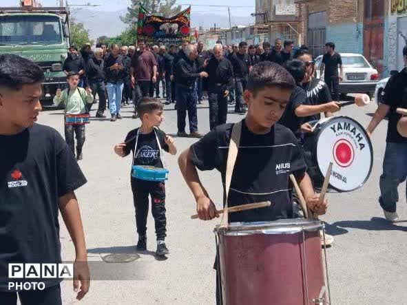 هم‌نوایی نسل‌ها در دسته‌های عزاداری امام حسین(ع) 
