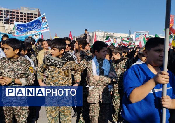 راهپیمایی ۱۳ آبان در میدان شهدا مشهد