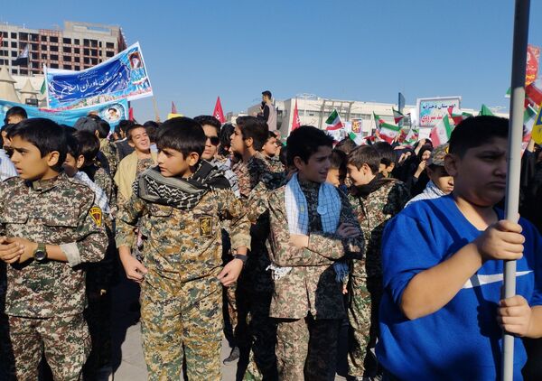 راهپیمایی ۱۳ آبان در میدان شهدا مشهد
