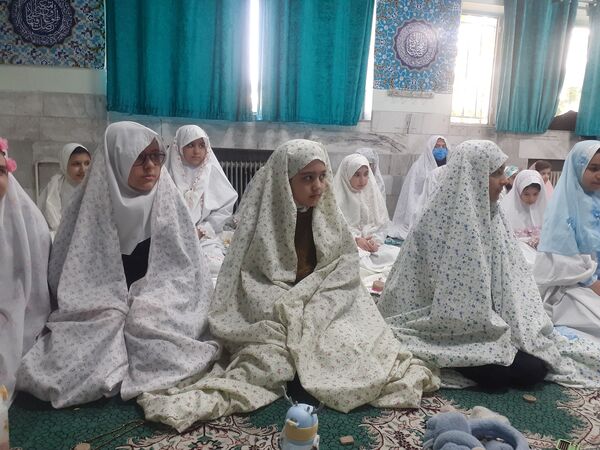 تمرین بندگی دانش آموزان مدرسه هدی یک برای ماه مبارک رمضان