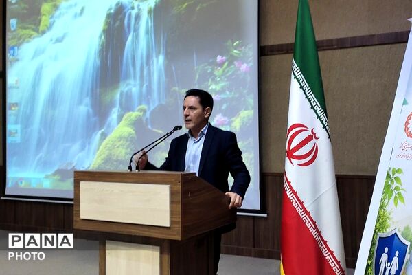 نمایشگاه نقاشی دانش آموزان شهرستان قدس  با موضوع مبارزه با اعتیاد 