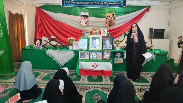 یادواره شهدا در دبستان شاهد حاج تقی آقا بزرگ ناحیه یک مشهد 