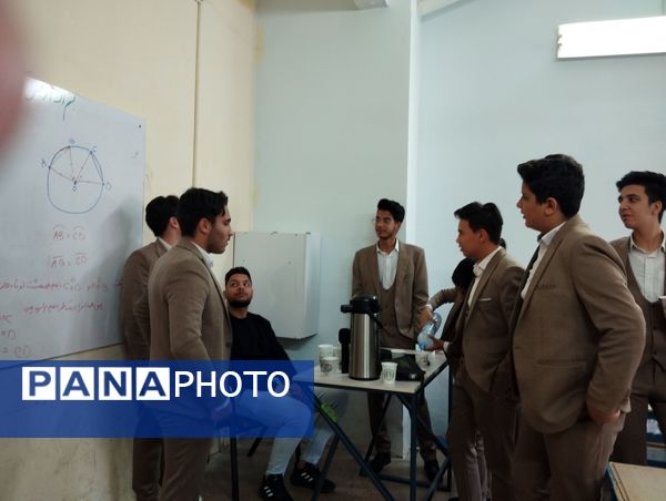 تجلیل از معلمان نمونه در مدرسه تقوا مشهد