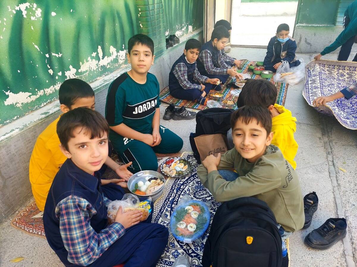 صبحانه سلامت و روز جهانی تخم مرغ در مدرسه شهدای فرهنگی شهرستان شیروان