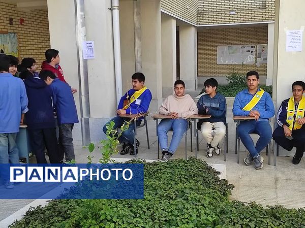 مشارکت پرشور دانش‌آموزان در انتخابات شورای پیشتاز مدرسه کوثر
