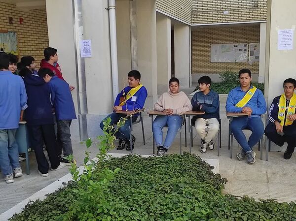 مشارکت پرشور دانش‌آموزان در انتخابات شورای پیشتاز مدرسه کوثر