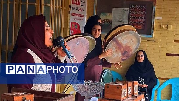 جلوه‌هایی از مراسم دهه فجر در دبیرستان دخترانه ابویی‌نژاد