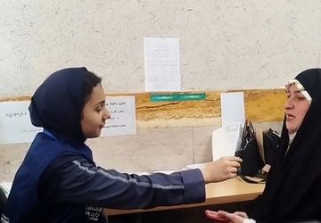 برگزاری جشنواره غذا در دبیرستان تربیت رودهن در ایام دهه فجر 