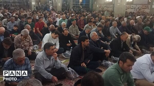 از پیر تا دانش آموز در نماز جمعه نیشابور حضور دارند-۱