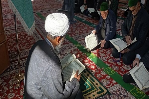 قرائت سوره فتح در مسجد جامع شهر بار