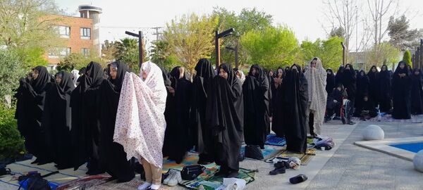 برپایی نماز عید سعید فطر در پارک شهدای کوچه بیوک