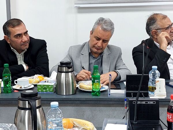 نشست مشترک مجامع خیرین مدرسه ساز خراسان رضوی با رئیس جامعه خیرین مدرسه ساز کشور