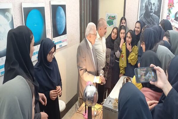 مراسم بزرگداشت روز آزمایشگاه در پژوهشسرای دانش‌آموزی خوارزمی 