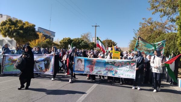 راهپیمایی ۱۳ آبان؛ روز دانش‌آموز 