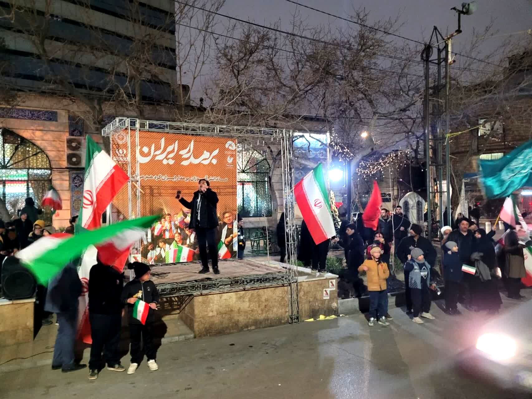 اجتماع دانش‌آموزان و فرهنگیان در هنرستان قندی