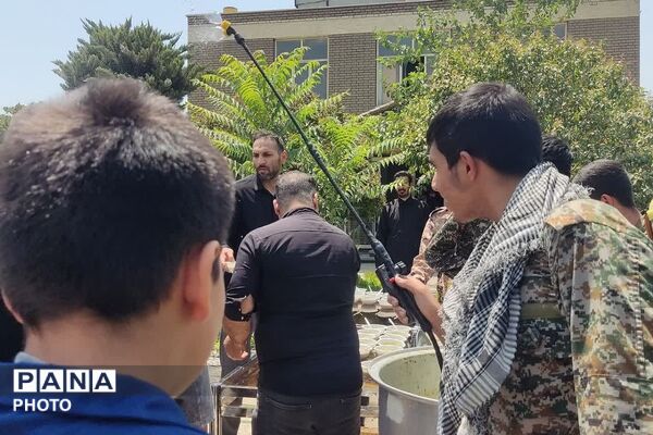 حضور دانش‌آموزان و فرهنگیان ناحیه دو شهرری در مراسم اربعین حسینی اداره کل آموزش و پرورش 