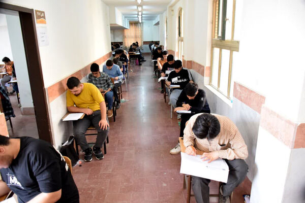 رقابت داوطلبان کنکور رشته تجربی در دانشگاه قم