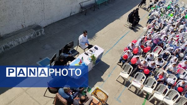 نواختن زنگ سلامت در مدرسه دخترانه ضحی ۱ شهرستان شیروان