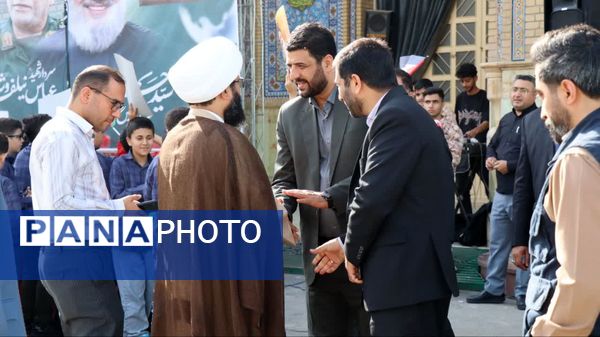  ادای احترام دانش‌آموزان و فرهنگیان شهرستان پاکدشت به مقام شامخ شهیدان مقاومت و شهید سید حسن نصرالله 