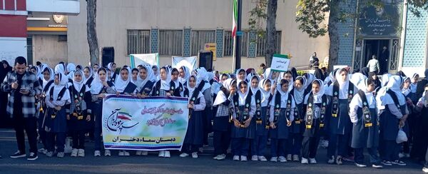 حضور پرشور نسل دهه‌هشتادی و نودی در راهپیمایی ۱۳ آبان