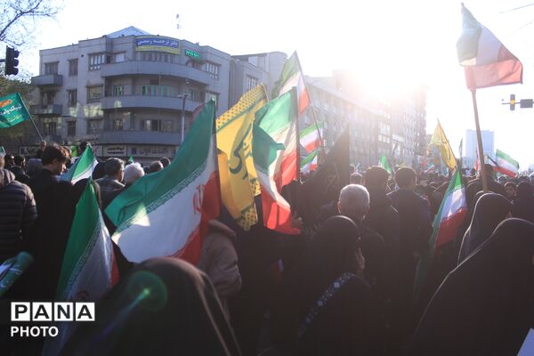 بیعت مردم تهران با سومین رهبر انقلاب