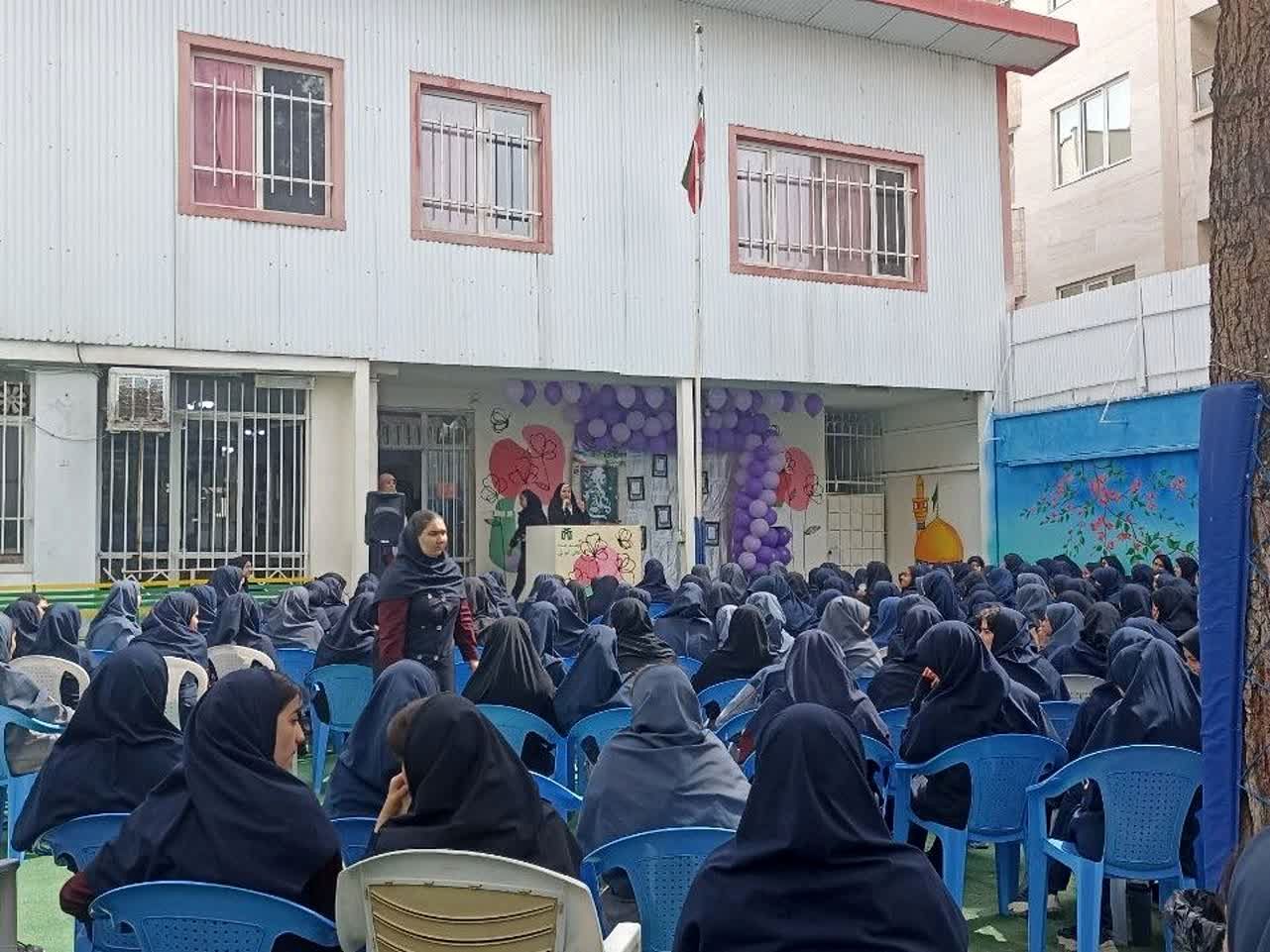 مراسم گرامیداشت مقام معلم دردبیرستان دخترانه امام حسین(ع) مشهد