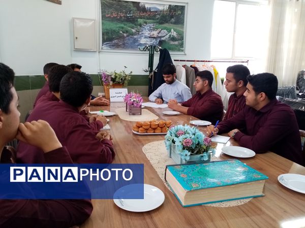 اولین نشست شورای دانش‌آموزی دبیرستان نمونه آیت الله خامنه‌ای کاشمر 