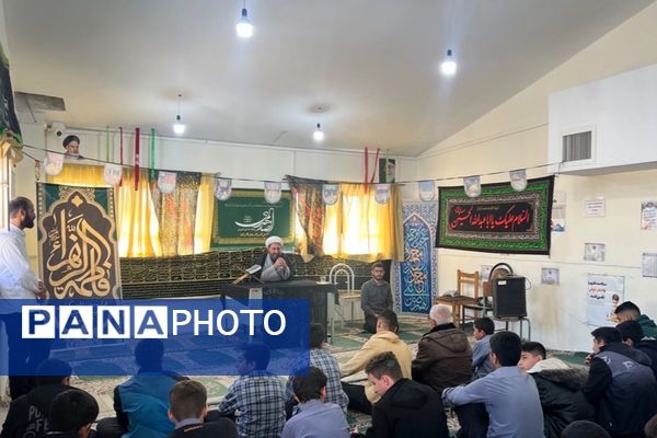 اقامه نماز جماعت و محافل انس با قرآن در مدارس فیروزکوه