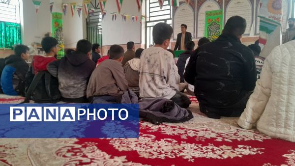 برگزاری مراسم  باشکوه ۲۲ بهمن و تجلیل از نفرات برتر روستای میرزآباد