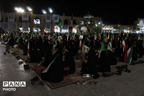 میدان امیرچخماق یزد؛ کانون خروش مردم علیه استکبار جهانی