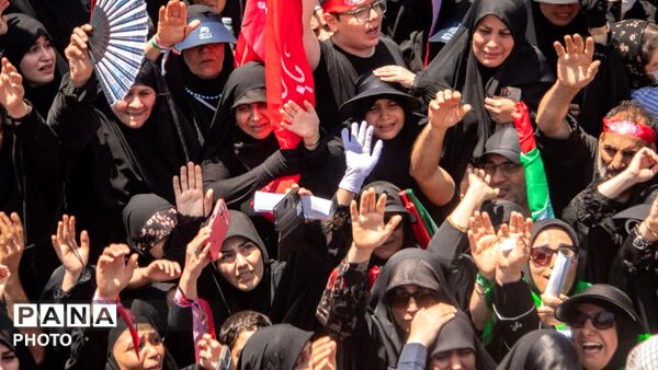 وداع حماسی ملت با پیکر مطهر پیشوای انقلاب اسلامی
