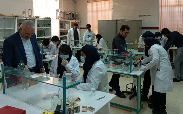 ۳۰ تیم دانش‌آموزی در مرحله استانی بیست و سومین دوره از مسابقات آزمایشگاهی به رقابت پرداختند