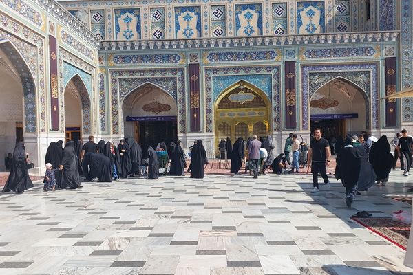 زائران حرم مطهر امام‌ رضا(ع)