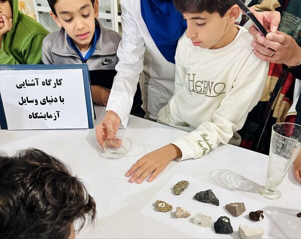 بازدید دانش‌آموزان مدرسه سما حاجی‌آباد از پژوهش‌سرای رازی در قالب طرح مهارت‌افزایی یارا