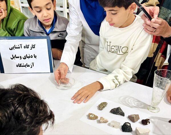 بازدید دانش‌آموزان مدرسه سما حاجی‌آباد از پژوهش‌سرای رازی در قالب طرح مهارت‌افزایی یارا