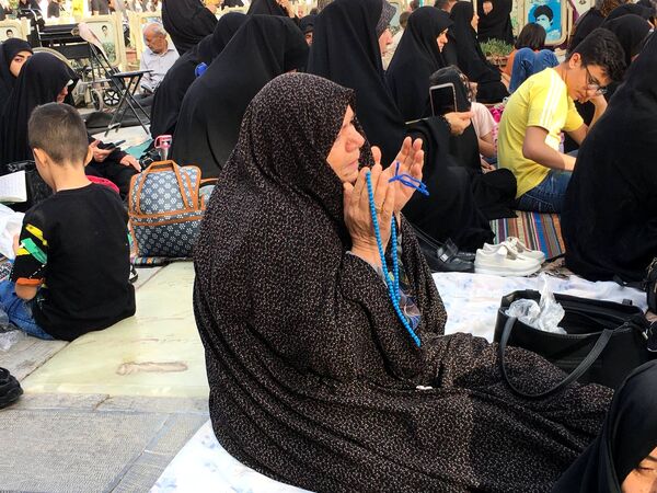 برپایی مراسم دعای عرفه در گلستان شهدای اصفهان