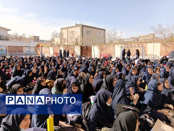   جشن شعبانیه در دبیرستان دخترانه ذبیح الله هوشیار مشهد