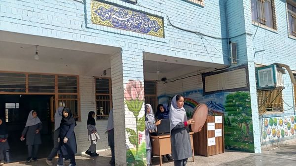 جشن میلاد حضرت زینب (س) و روز پرستار در دبستان پنجم مهر