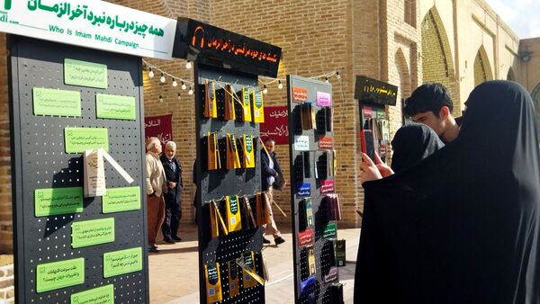 گذری بر غرفه موسسه منتظران ظهور  در نماز جمعه این هفته نیشابور 