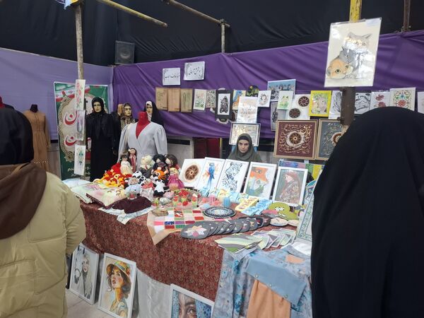 بازدید دانش آموزان مدرسه شهید عامری از نمایشگاه پژوهش و فناوری در خلیل آباد