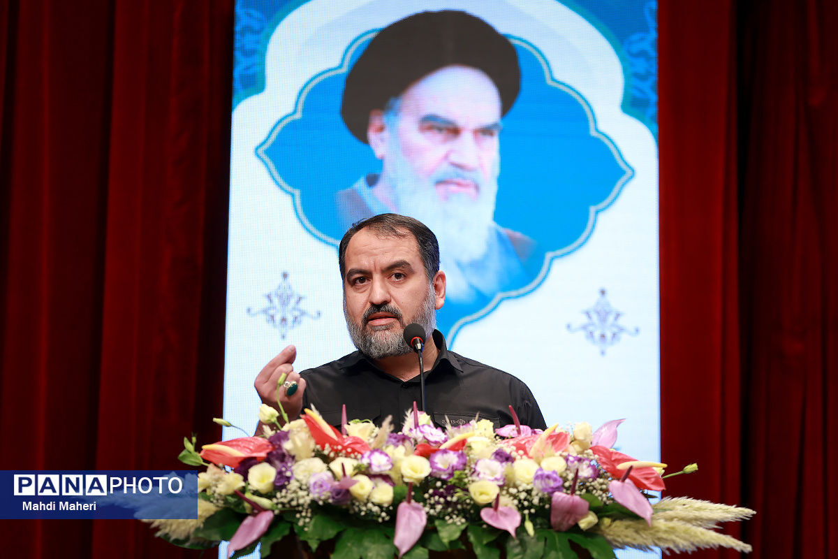 «معلم» محور اصلی سیاست‌ها و تغییرات آموزشی کشور است/ تحقق تحول بنیادین در آموزش و پرورش نیازمند توجه به حلقه میانی و نهادهای اجتماعی باورمند و اندیشمند است