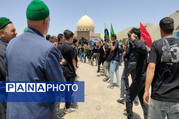 آئین با شکوه عزاداری آقا اباعبدالله الحسین (ع)در روز عاشوراحسینی