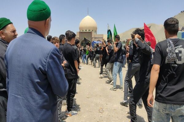 آئین با شکوه عزاداری آقا اباعبدالله الحسین (ع)در روز عاشوراحسینی